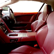 車の展示 高級輸入車 中古輸入車